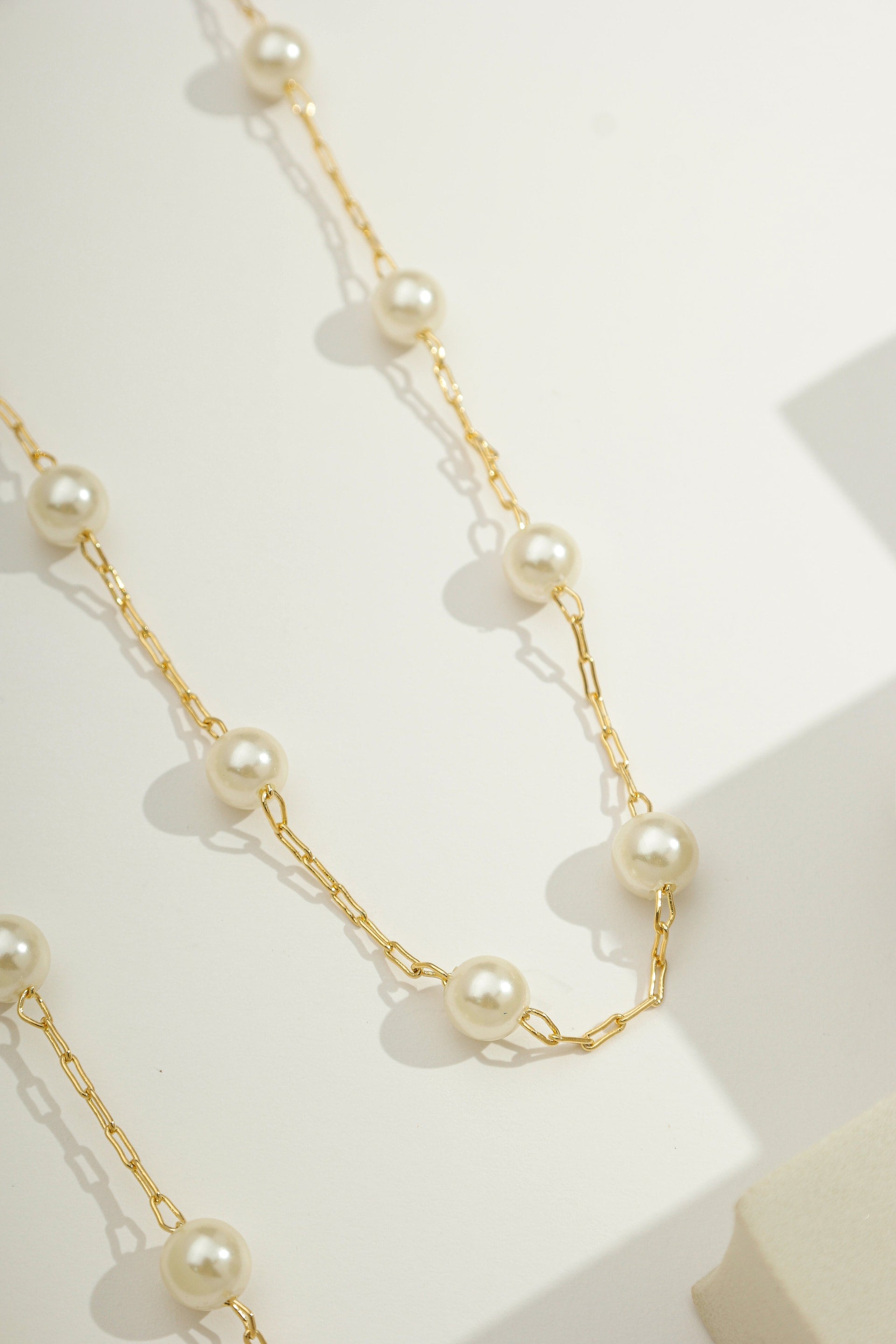 Elegant Floating Pearl Chain Gold / 16"