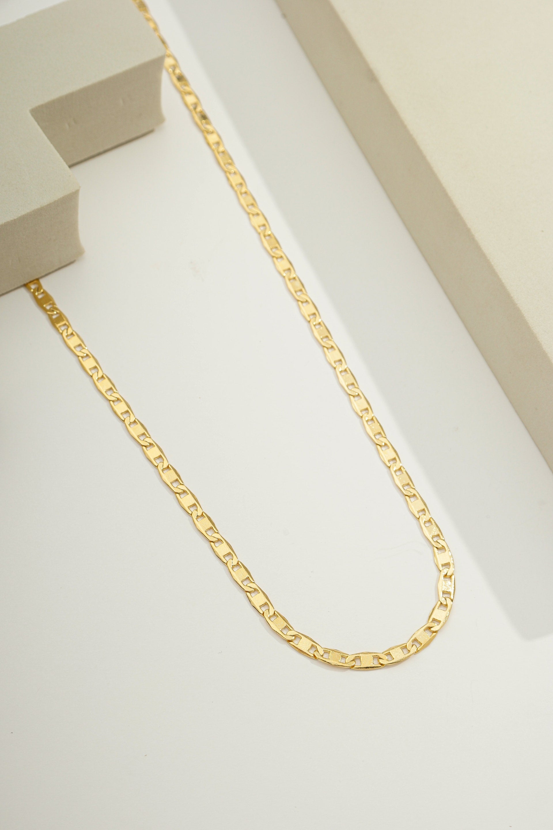 Classic Figaro Chain Gold / 16"