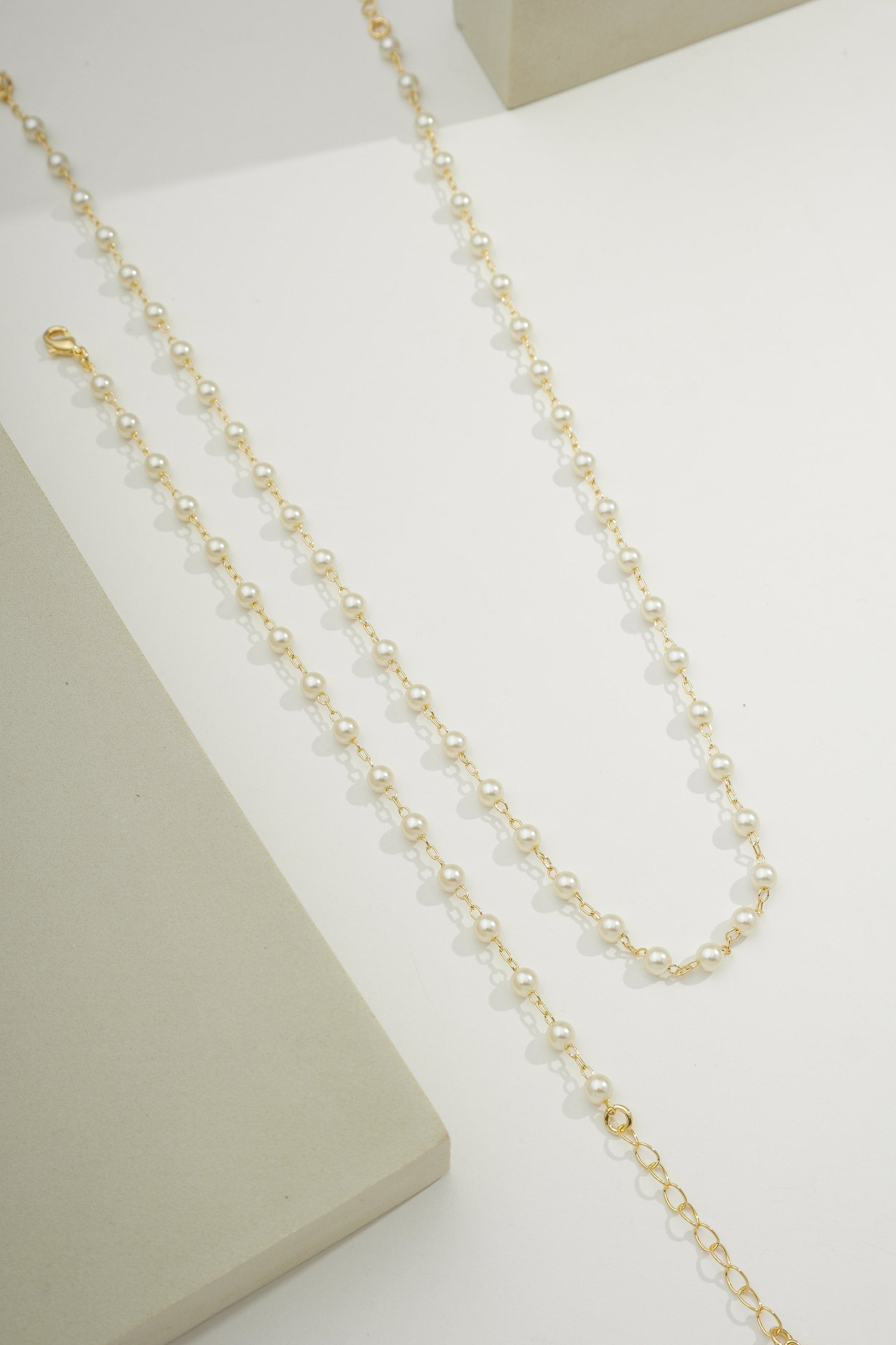 Delicate 4mm Pearl Station Chain Gold / 16"