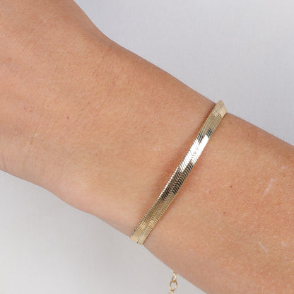 Herringbone Chain – Sleek, Fluid & Timeless Elegance Gold / 6"