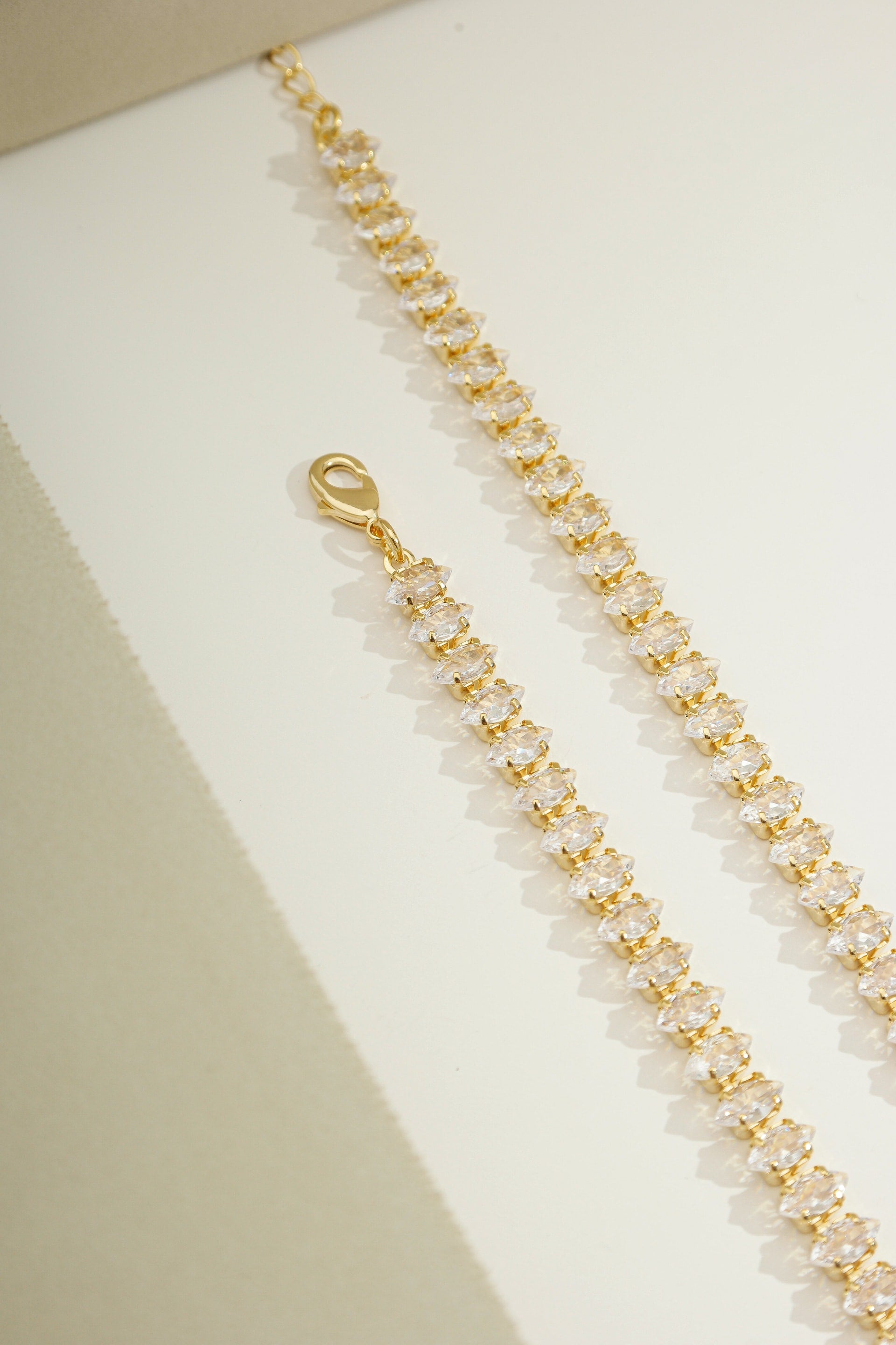 Grand Diamond Dazzle Tennis Bracelet Gold