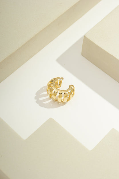 Sleek Open-Frame Fake Piercing Gold